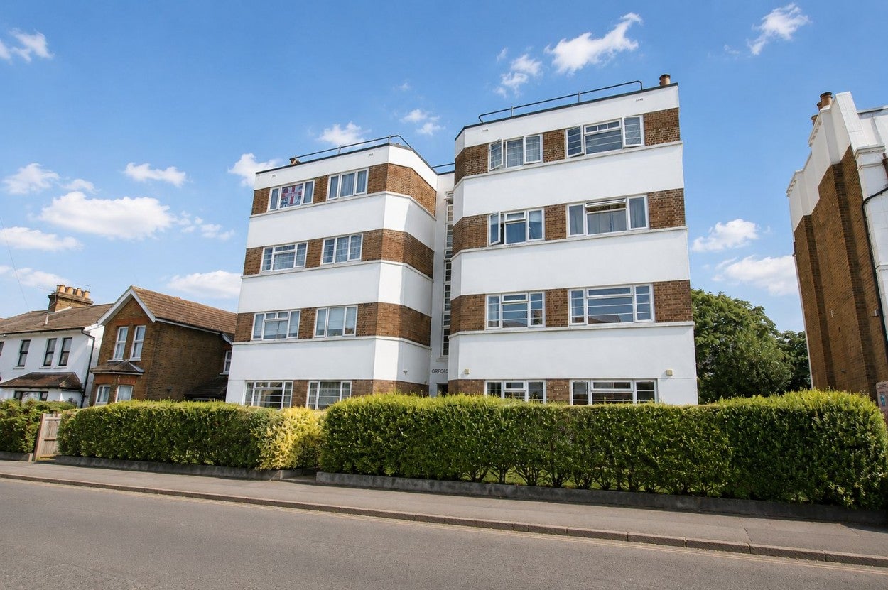 Flat Melbourne Road in Greater London