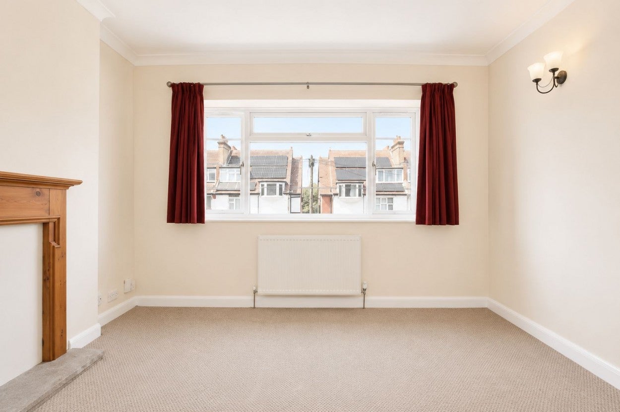 Flat Melbourne Road in Greater London