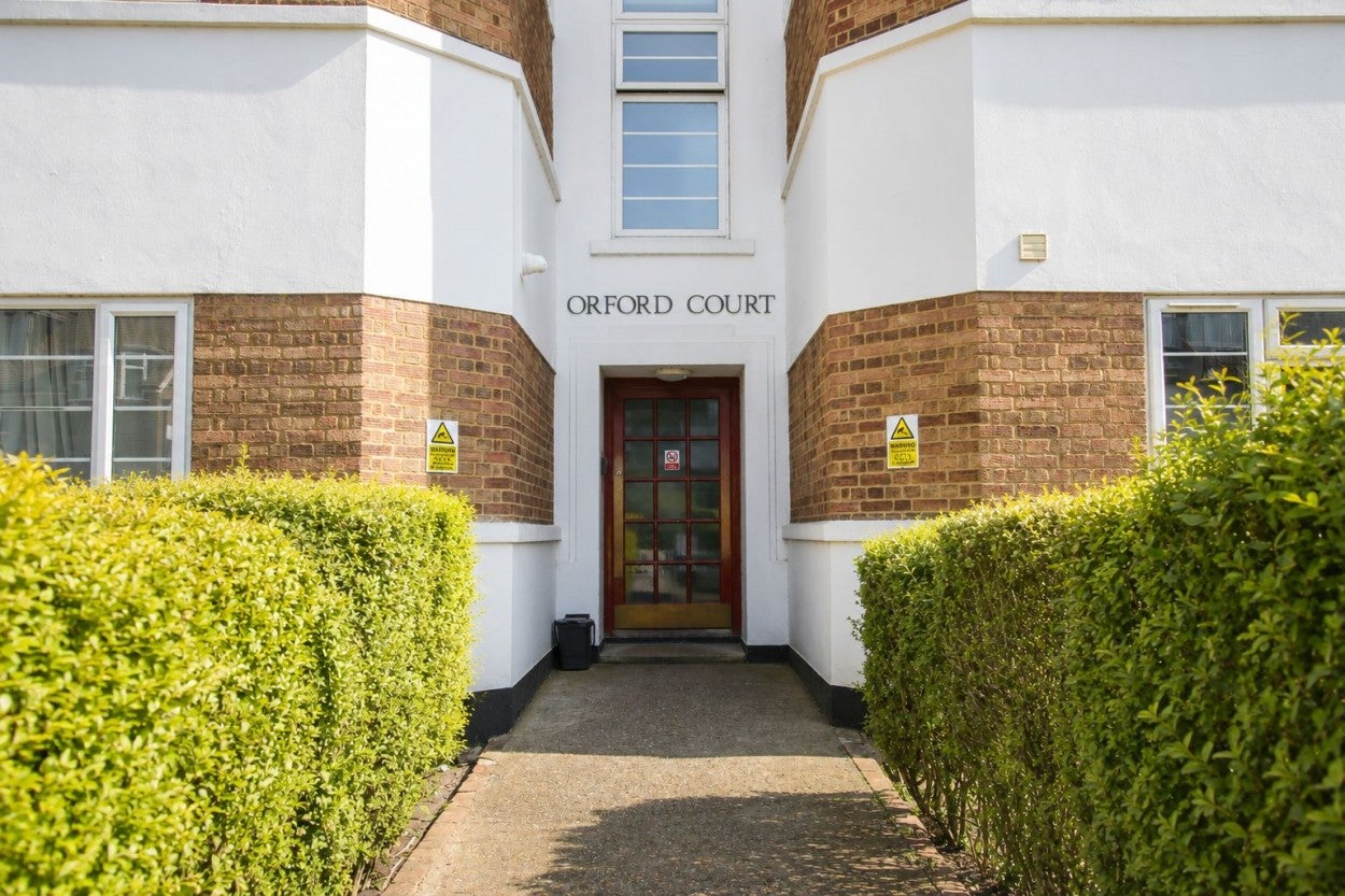Flat Melbourne Road in Greater London