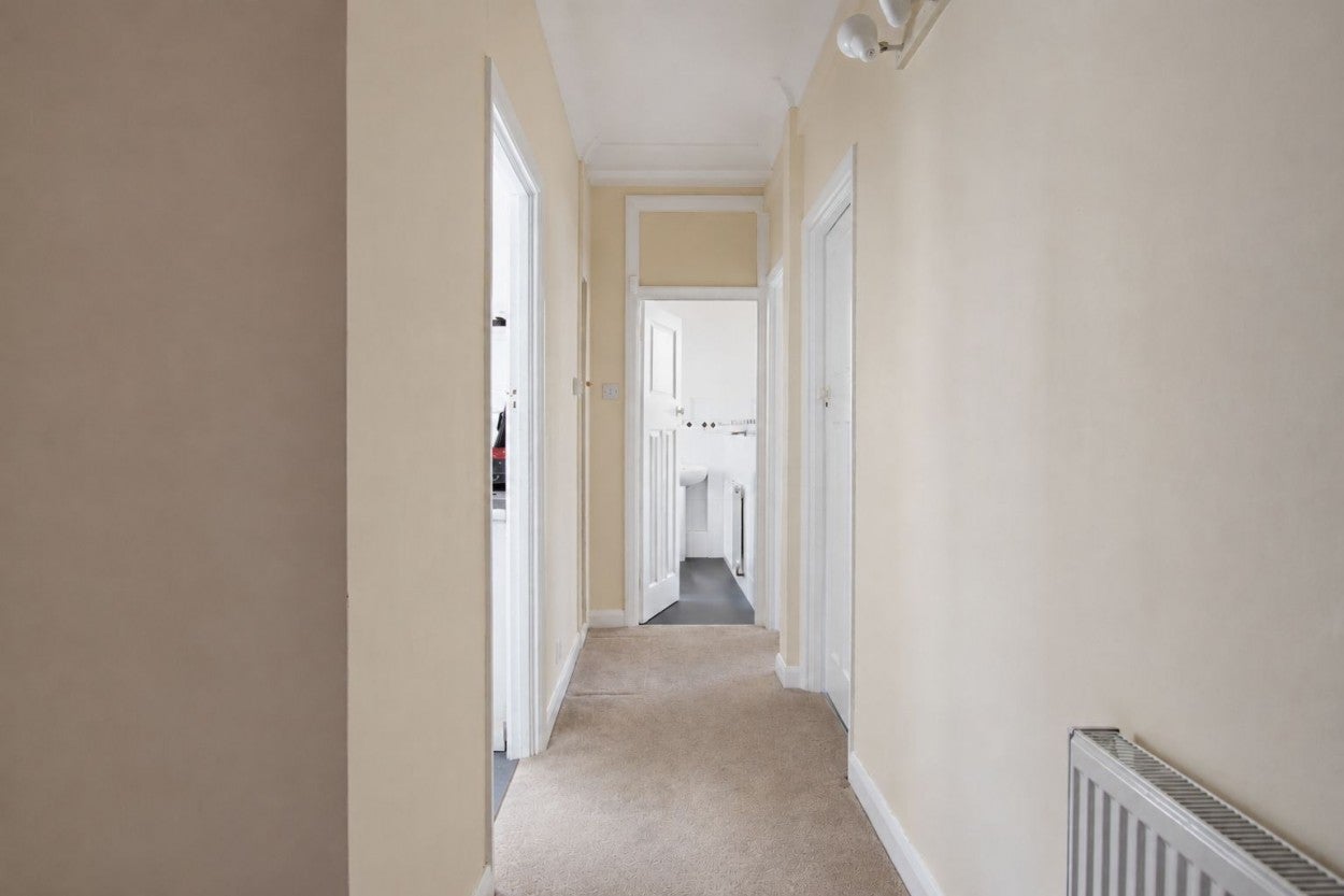 Flat Melbourne Road in Greater London