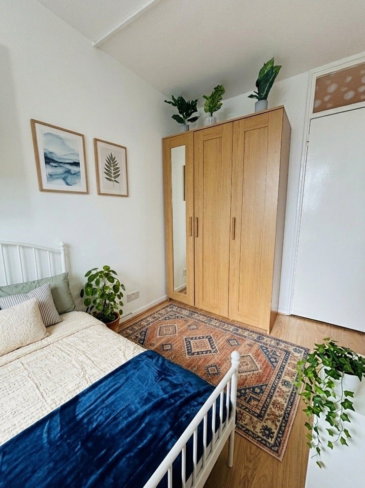 Room Lough Road in Greater London
