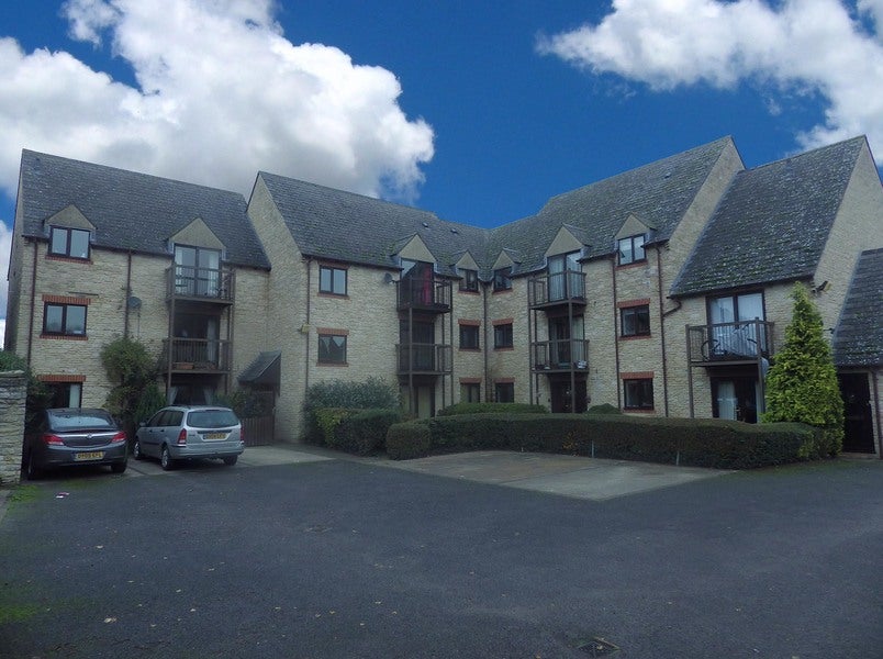 Flat Langdale Gate in West Oxfordshire