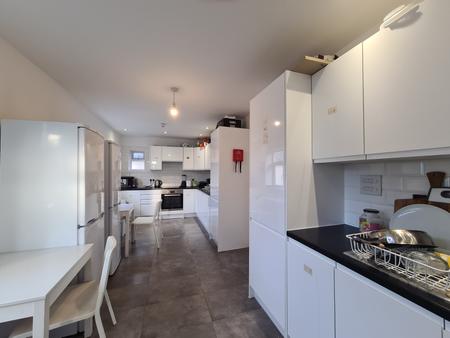 Room Golders Green Road in Greater London