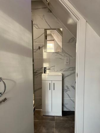 Room Golders Green Road in Greater London
