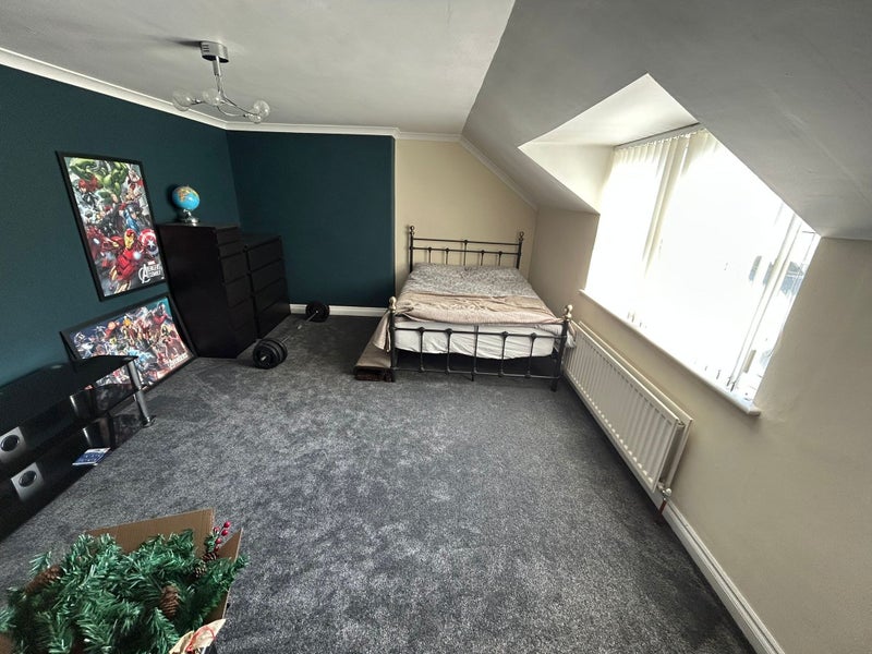 Room Wensleydale Road in Bradford