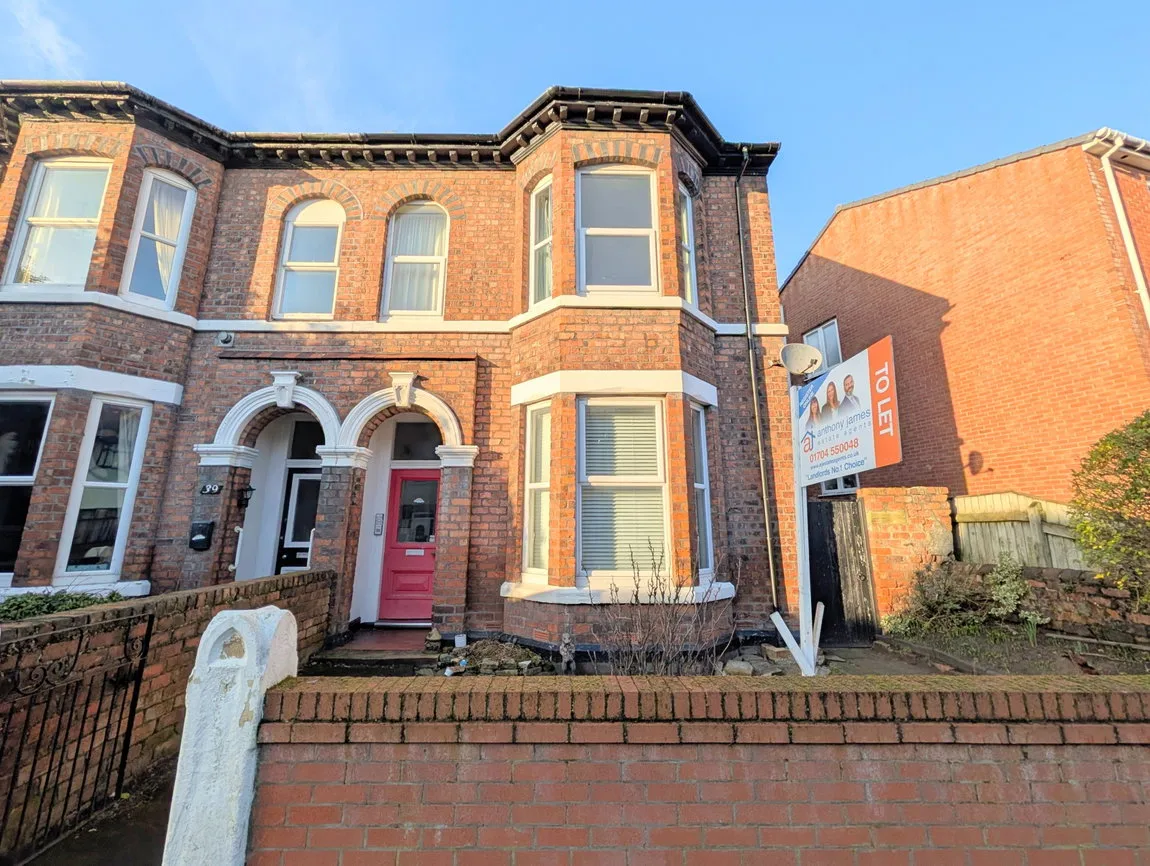Flat Hawesside Street in Southport