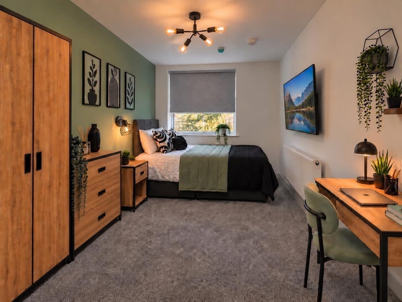Room Nutgrove Road in St Helens