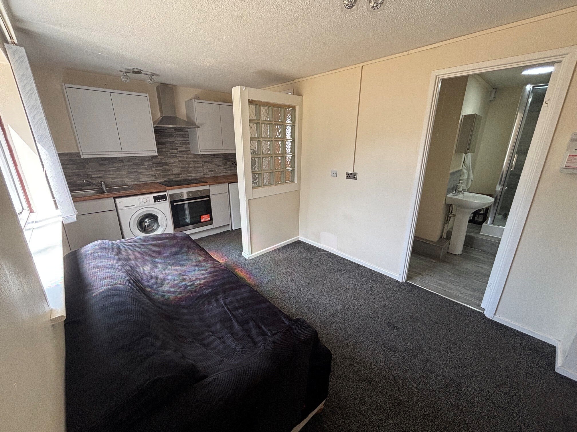 Flat Parkfield Road in Wolverhampton