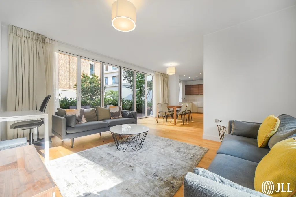Flat Botanical Mews in Greater London