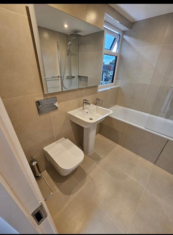 Room Harcourt Road in Greater London
