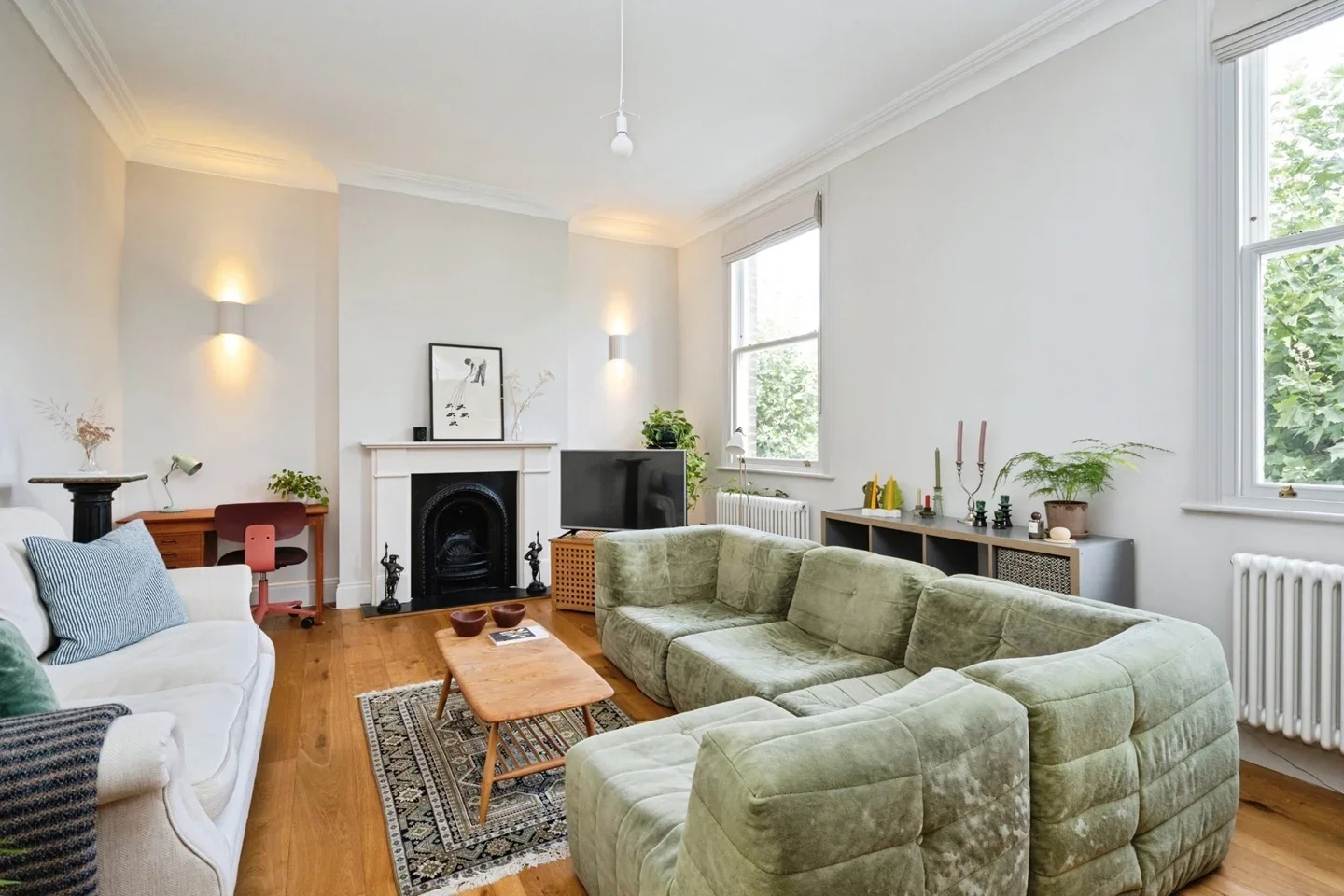 Flat Goulton Road in Greater London