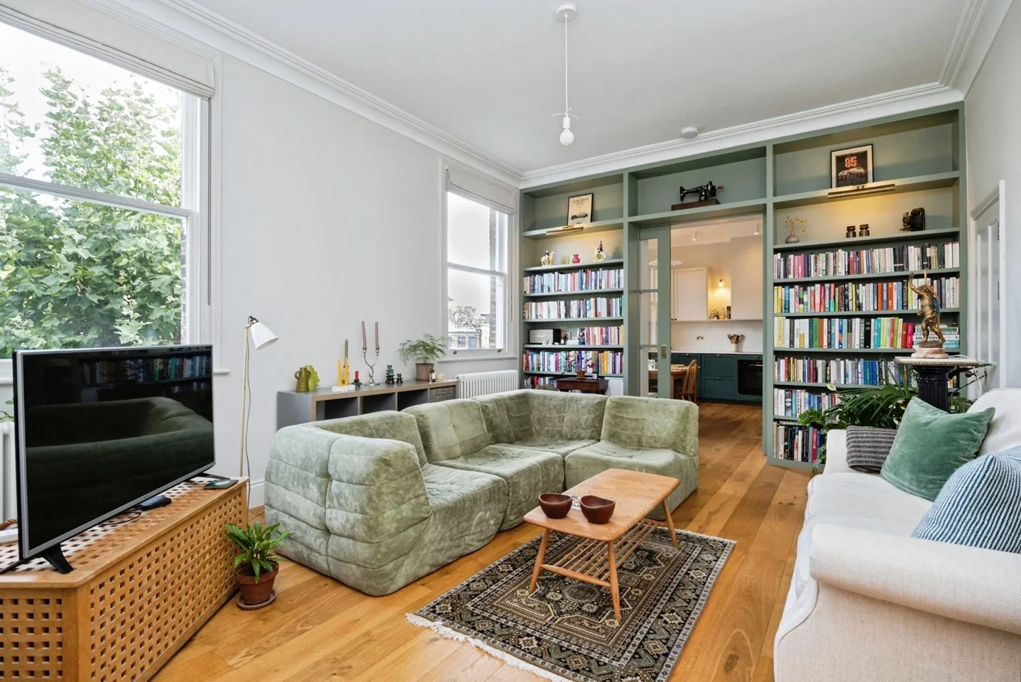 Flat Goulton Road in Greater London