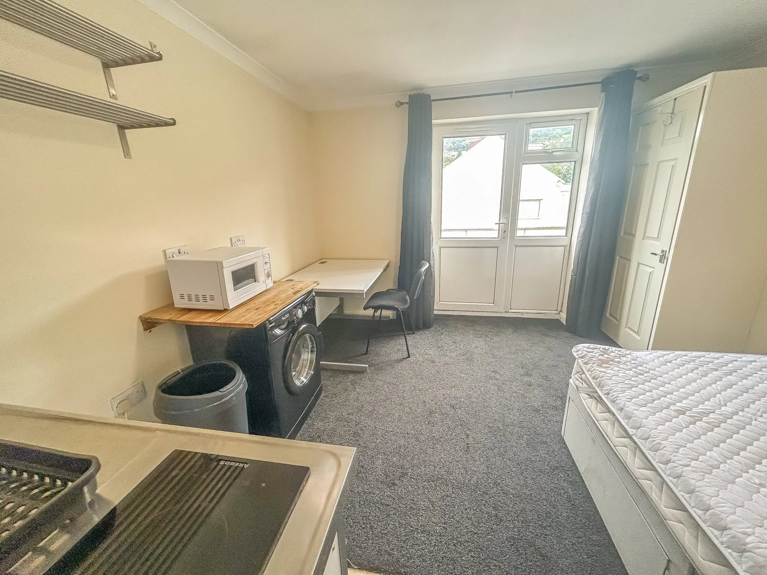 Flat Broadway in Pontypridd