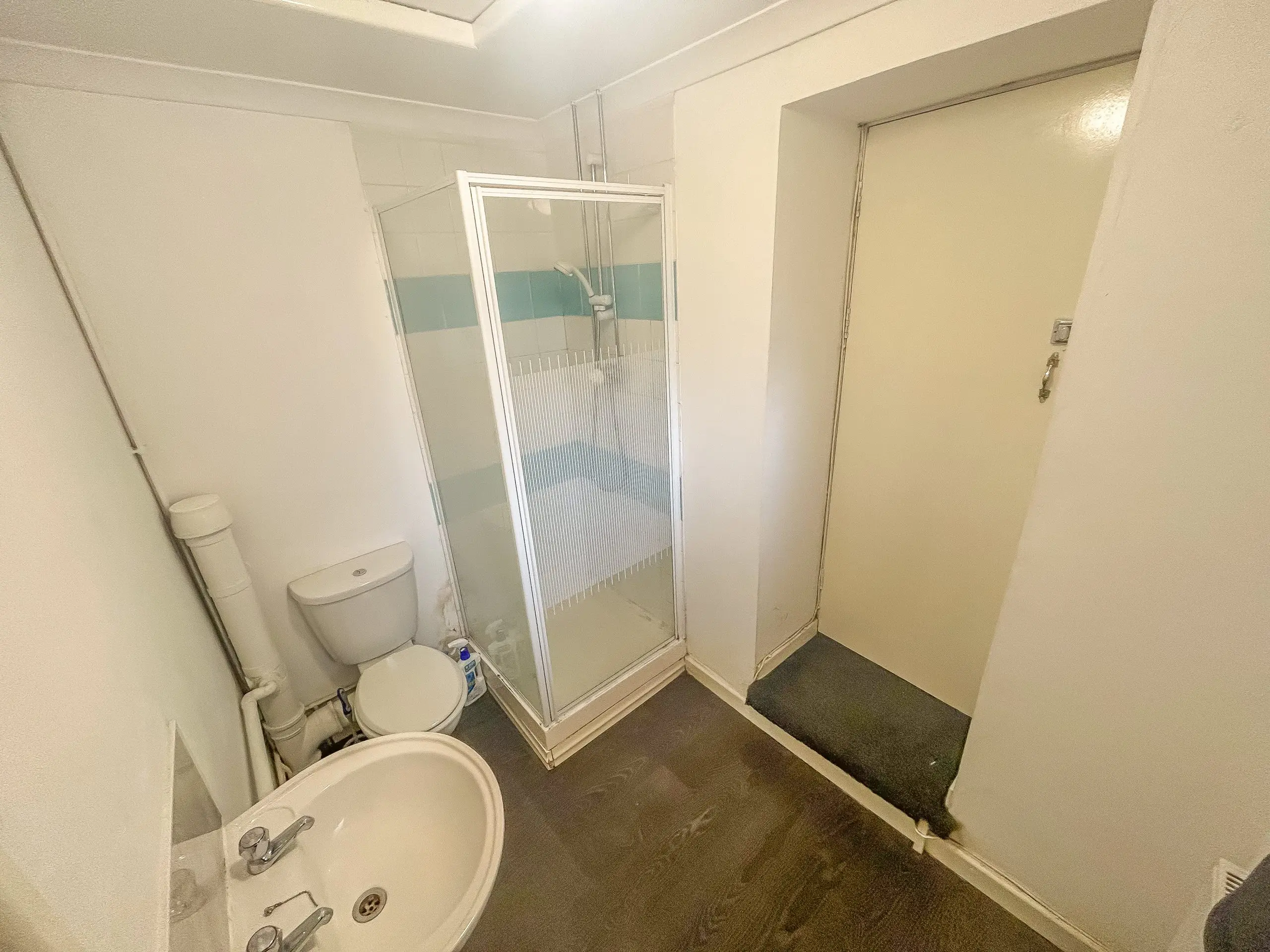Flat Broadway in Pontypridd