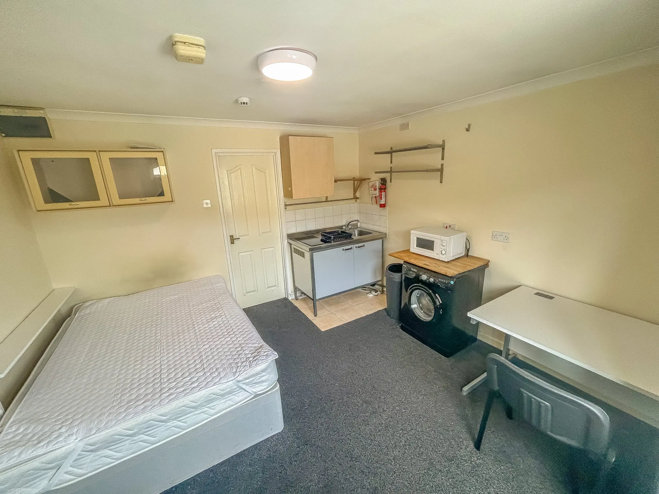 Flat Broadway in Pontypridd