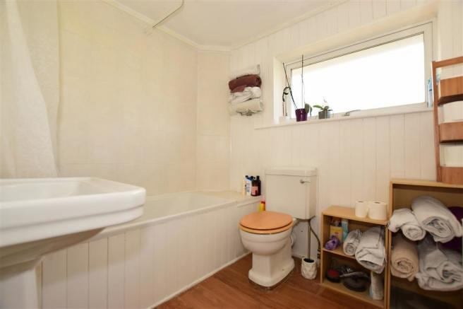 Room Biddenden Close in Maidstone