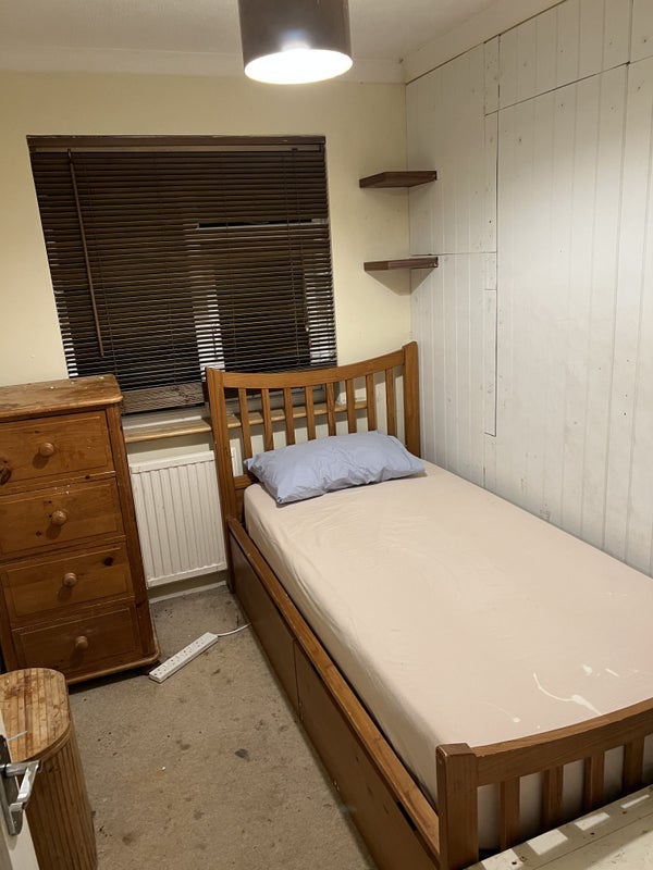 Room Biddenden Close in Maidstone