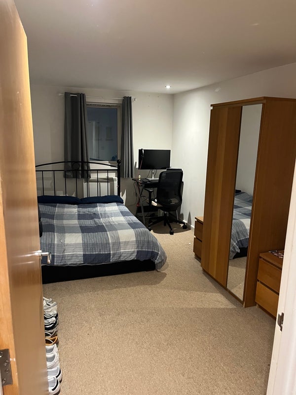 Flat Elmira Way in Salford