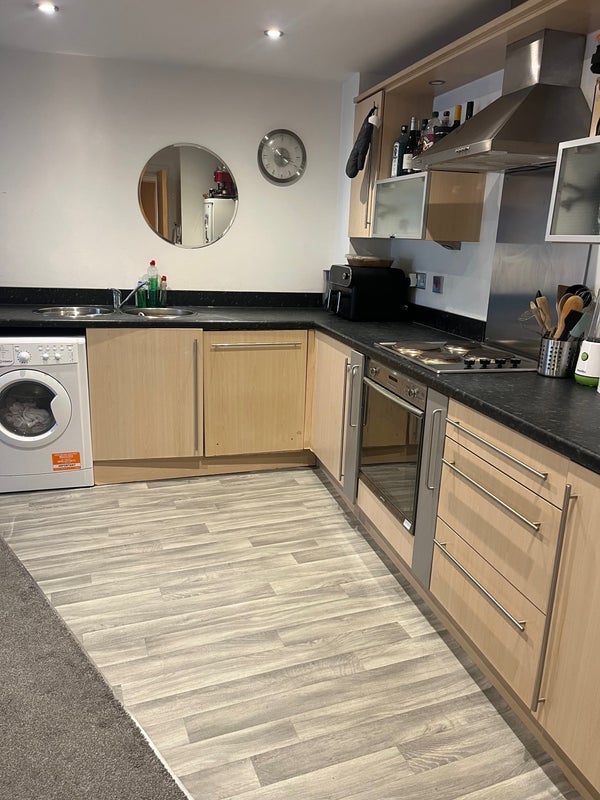 Flat Elmira Way in Salford
