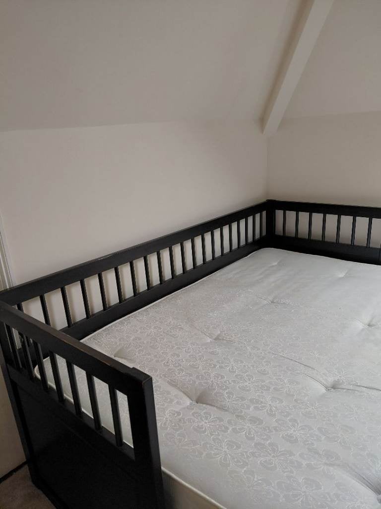 Flat Storksmead Road in Greater London