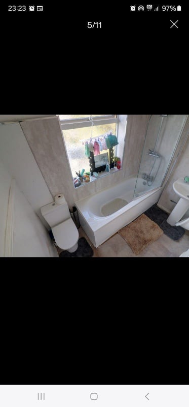 Room Athlone Avenue in Manchester