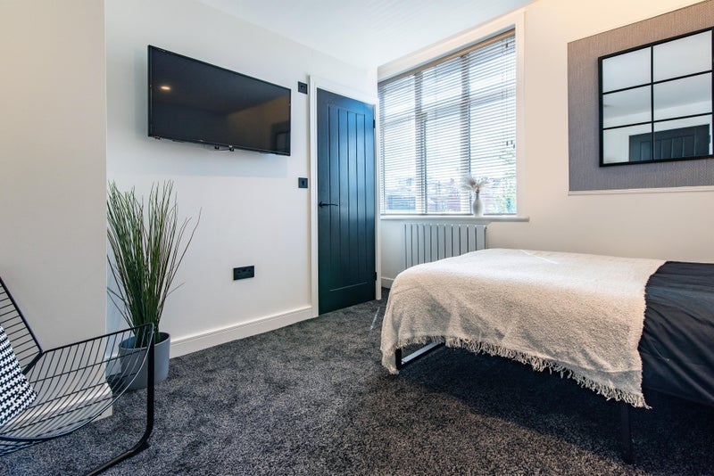Room Thoroton Road in Nottingham