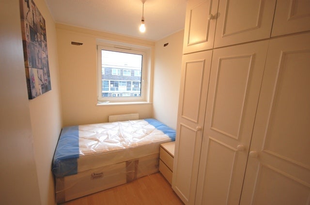 Room Barringer Square in Greater London