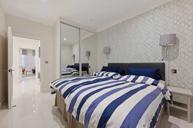 Flat Courtfield Gardens in Greater London