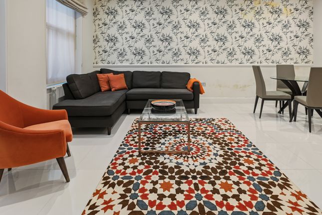 Flat Courtfield Gardens in Greater London
