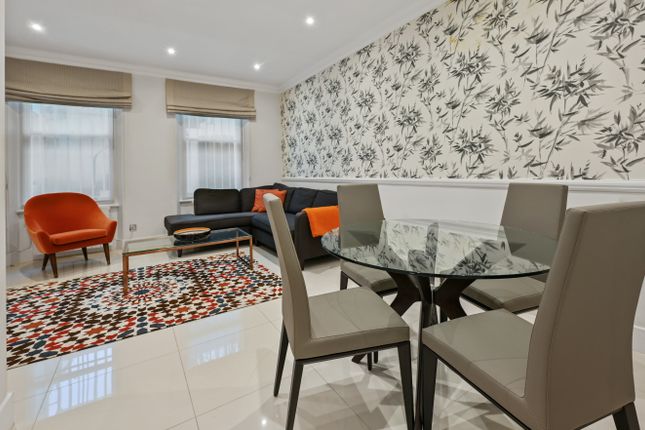 Flat Courtfield Gardens in Greater London