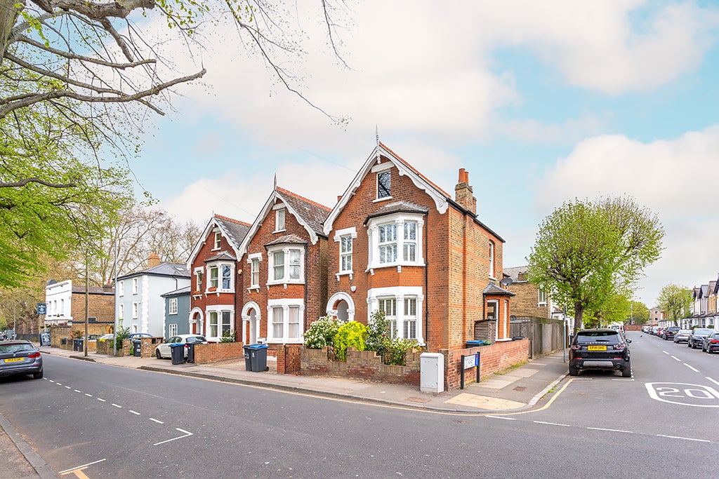 House Fairfield Road in Greater London