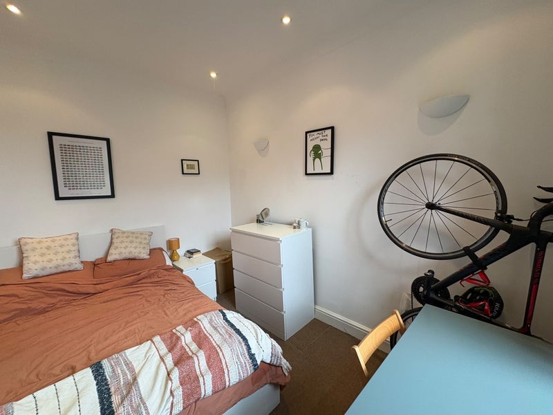 Room Criffel Avenue in Greater London