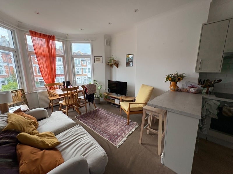 Room Criffel Avenue in Greater London