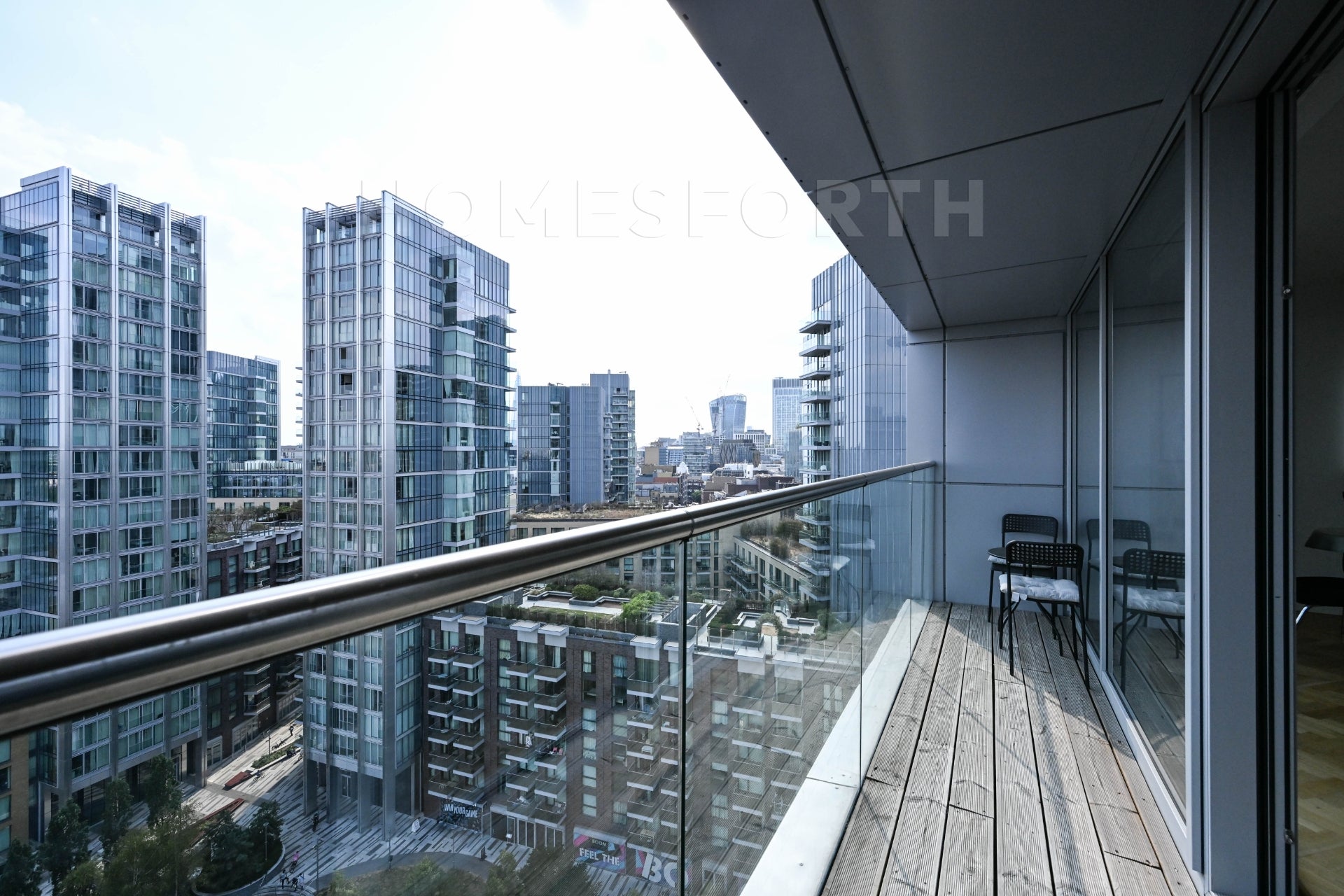 Flat Commercial Road in Greater London
