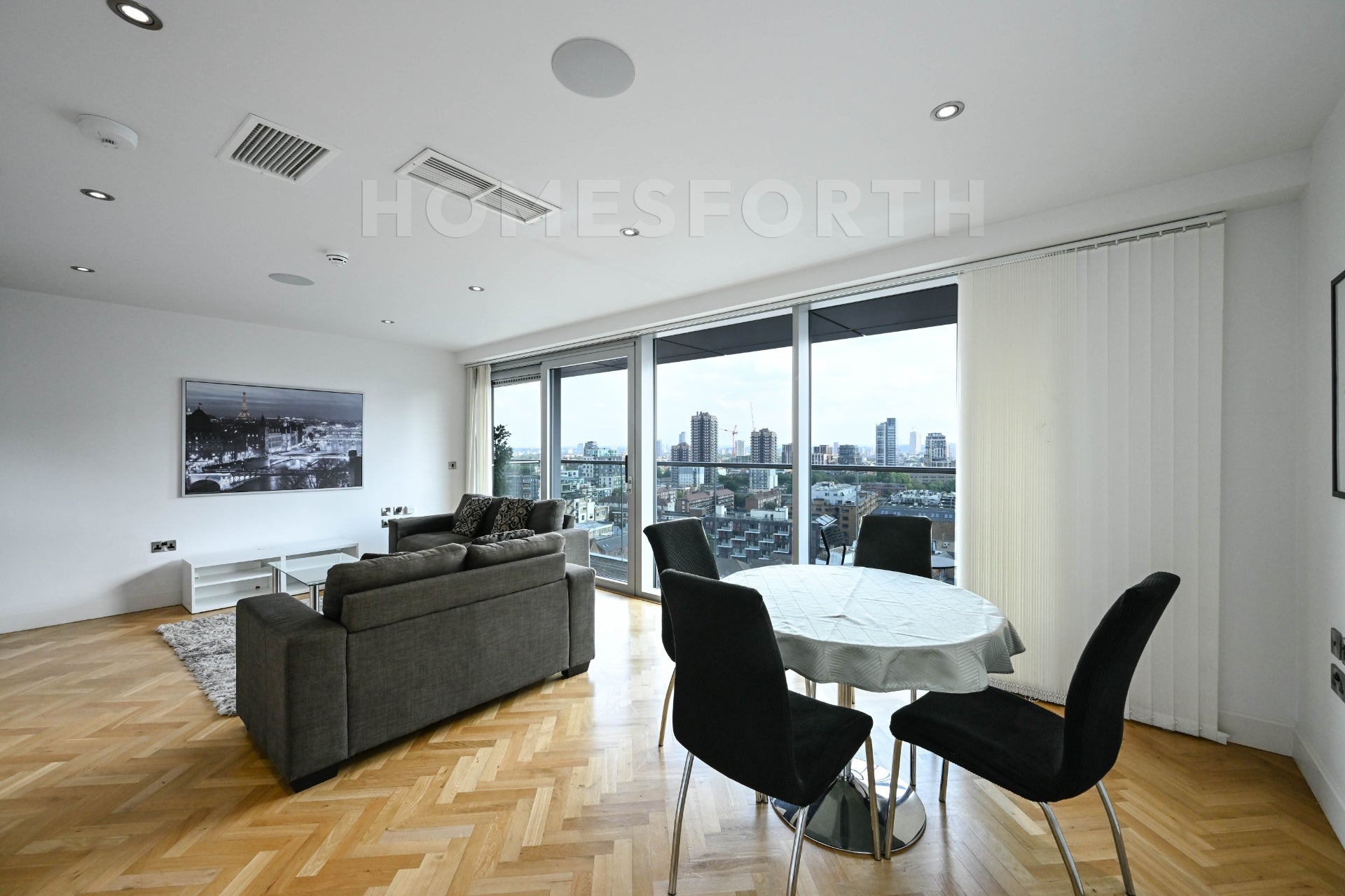 Flat Commercial Road in Greater London