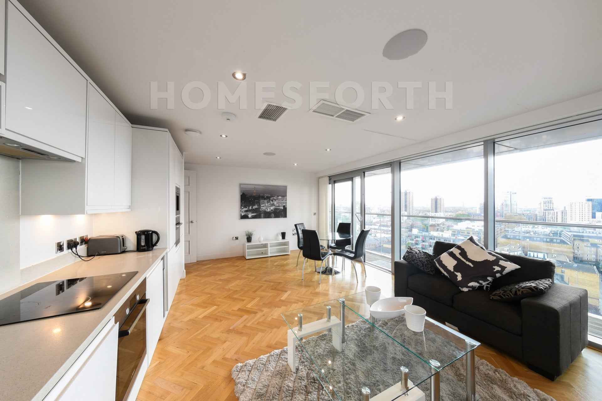 Flat Commercial Road in Greater London