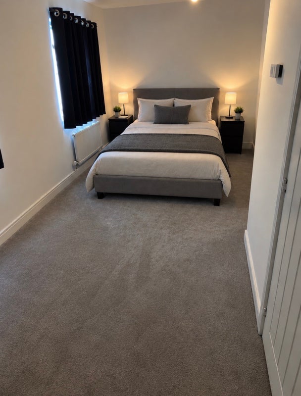 Room Cornwell Avenue in Crawley
