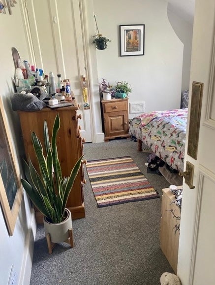 Room Dafforne Road in Greater London