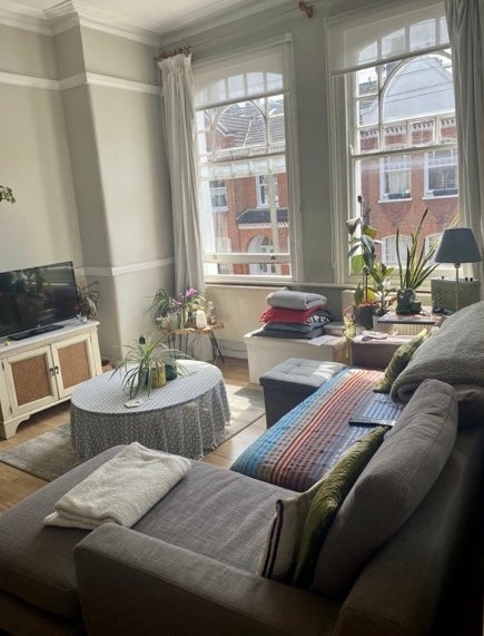 Room Dafforne Road in Greater London