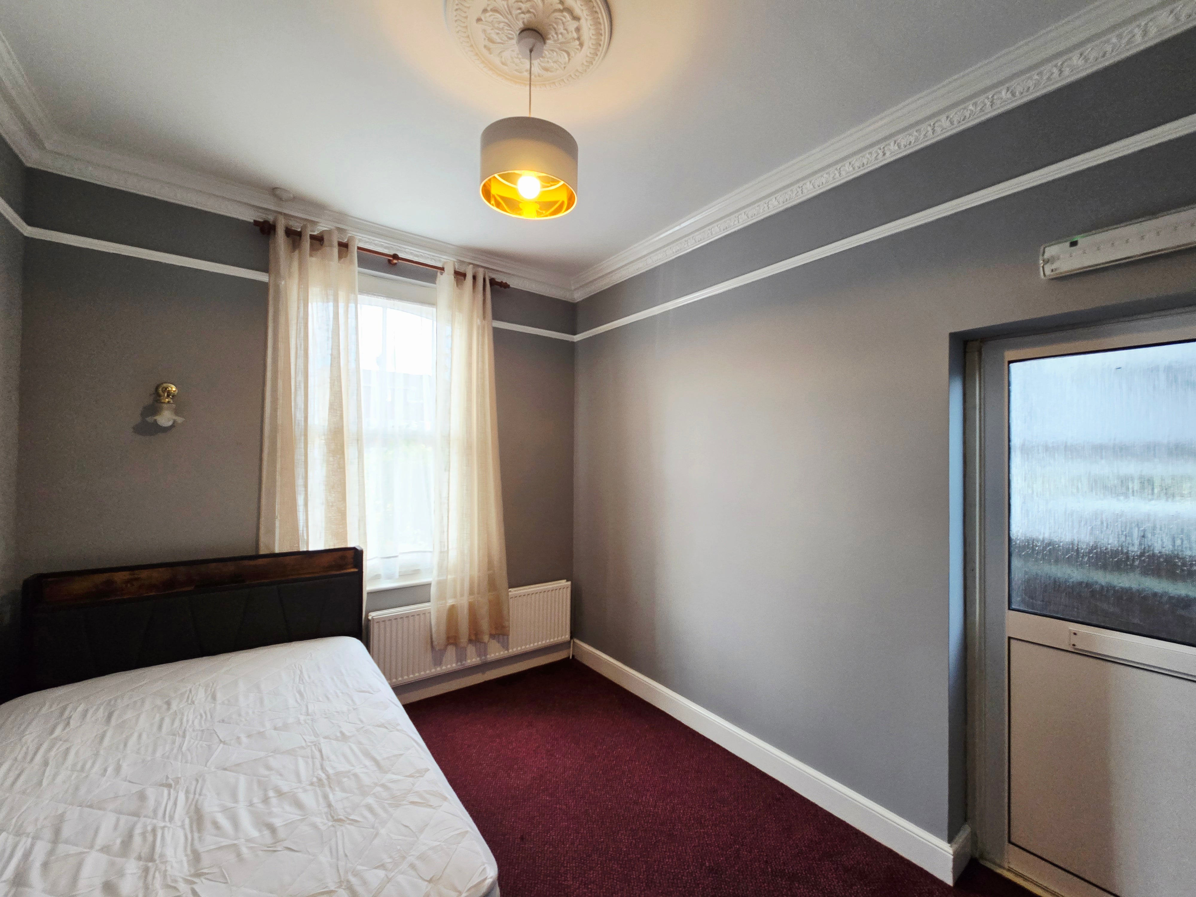 Flat Bushey Grove Road in Hertsmere