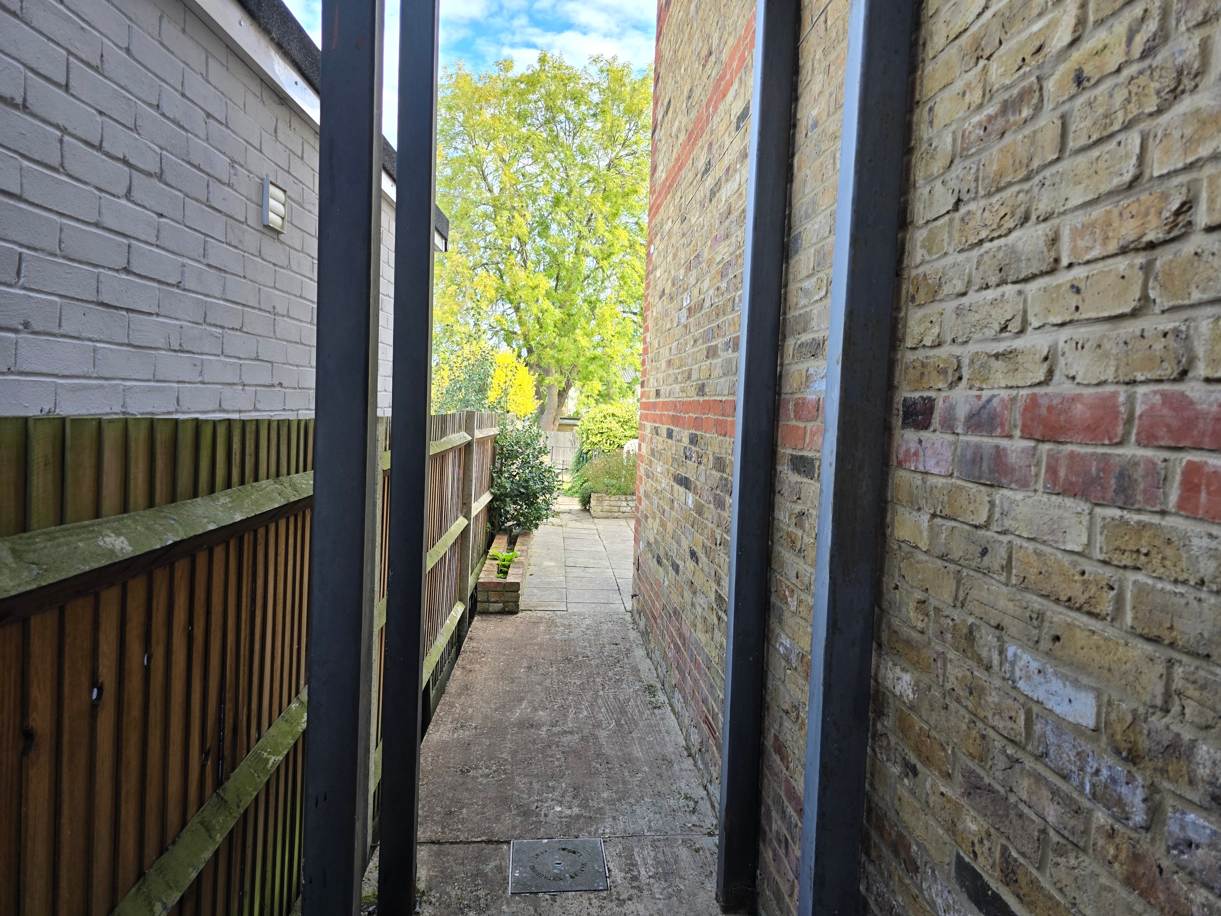 Flat Bushey Grove Road in Hertsmere