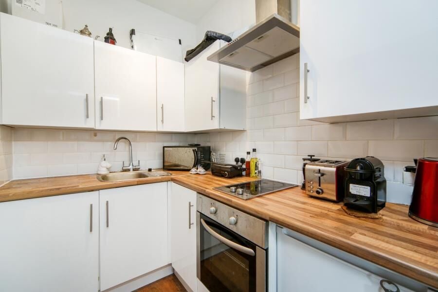 Flat West End Lane in Greater London