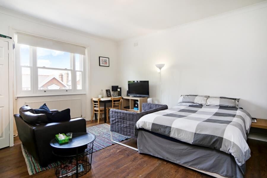 Flat West End Lane in Greater London