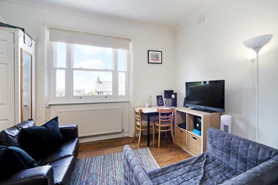 Flat West End Lane in Greater London