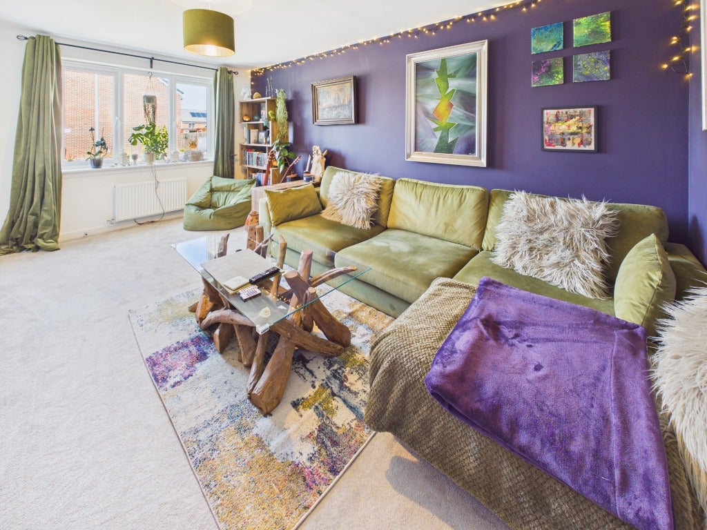 House Duntreath Crescent in City of Edinburgh