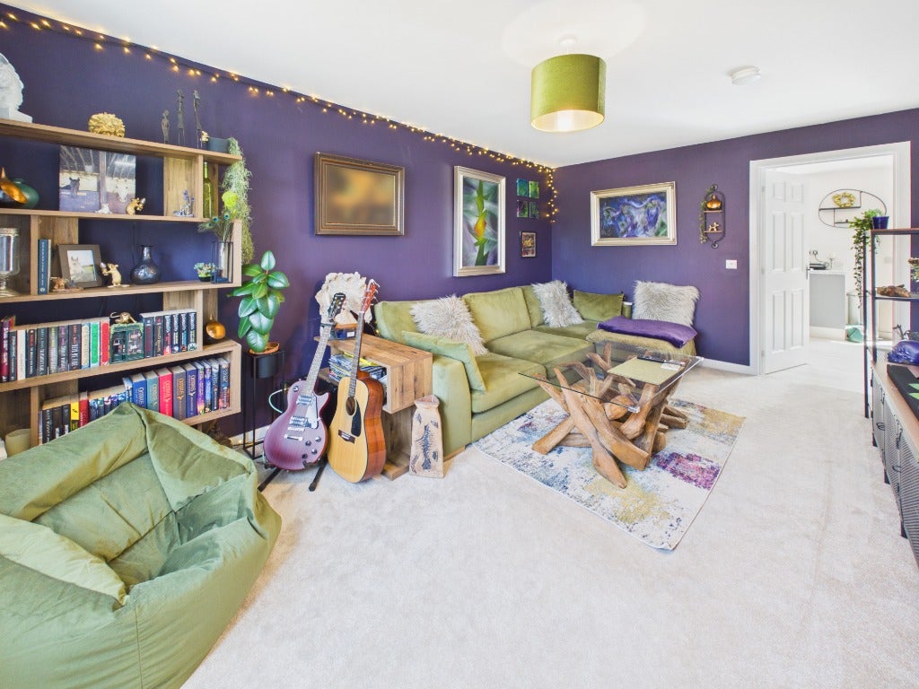 House Duntreath Crescent in City of Edinburgh