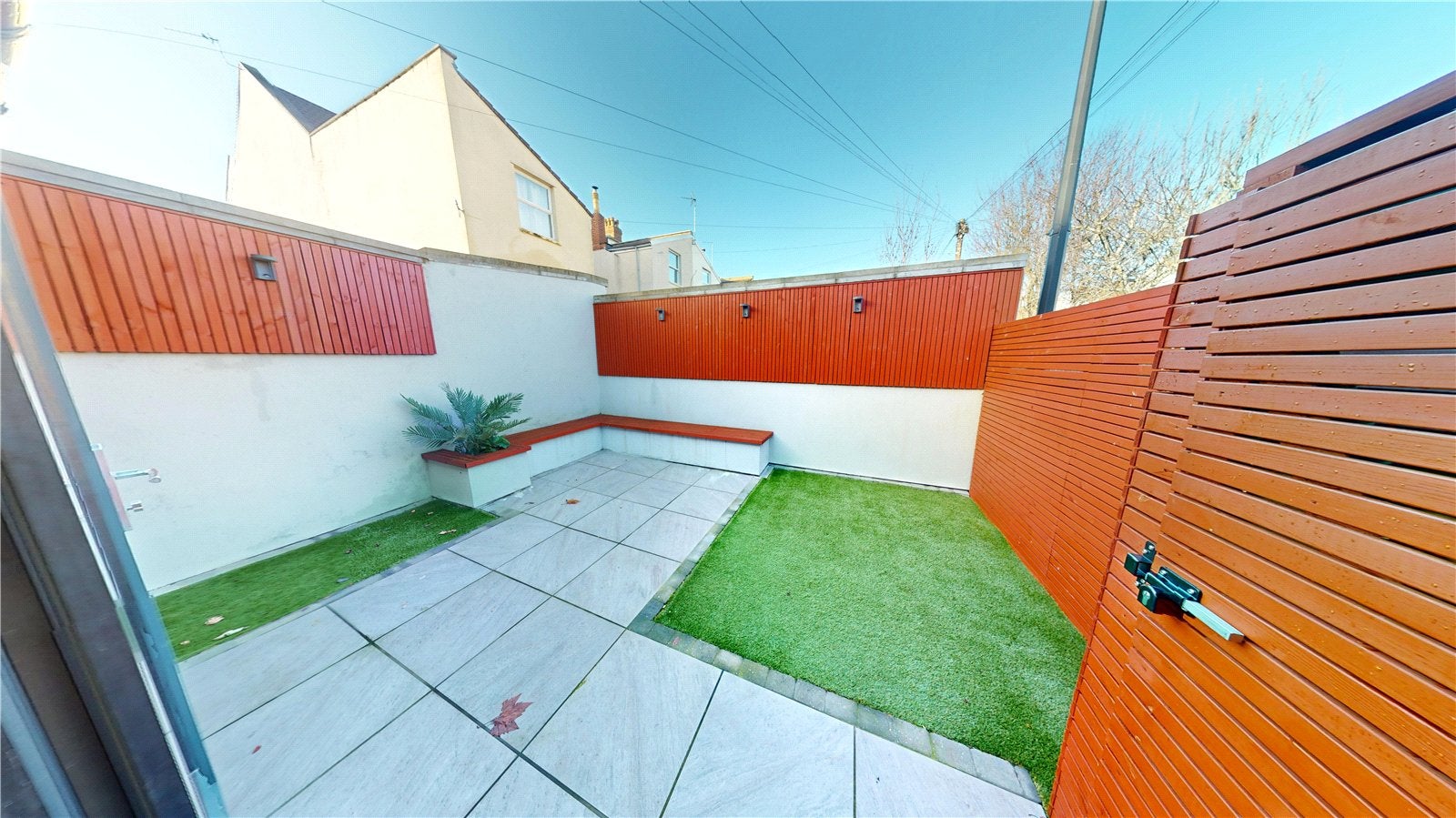 Flat Coldharbour Road in Bristol