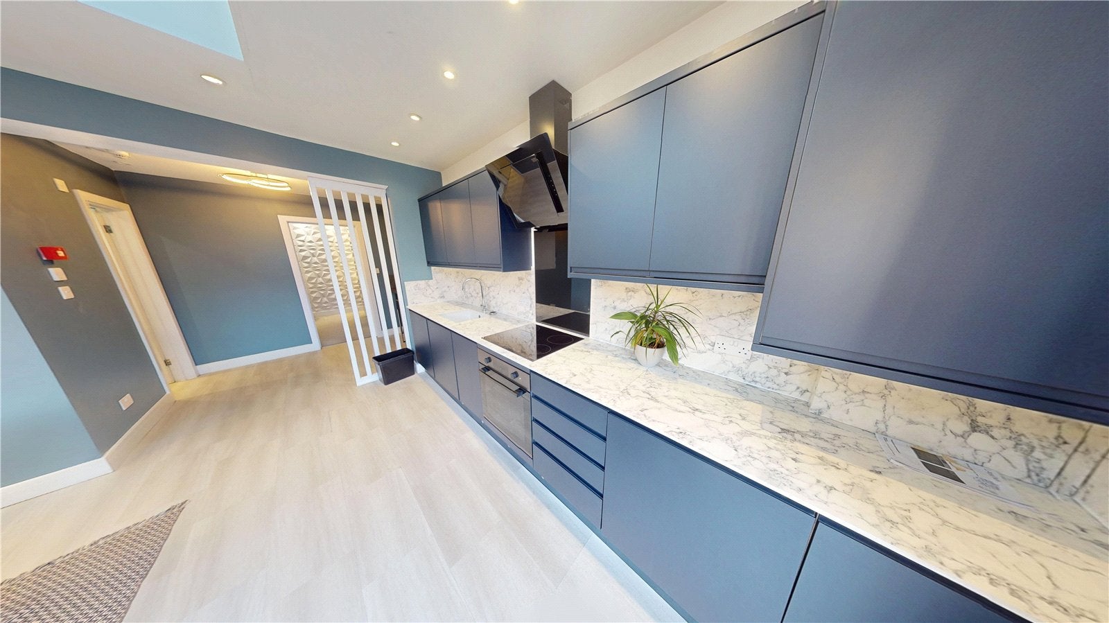 Flat Coldharbour Road in Bristol