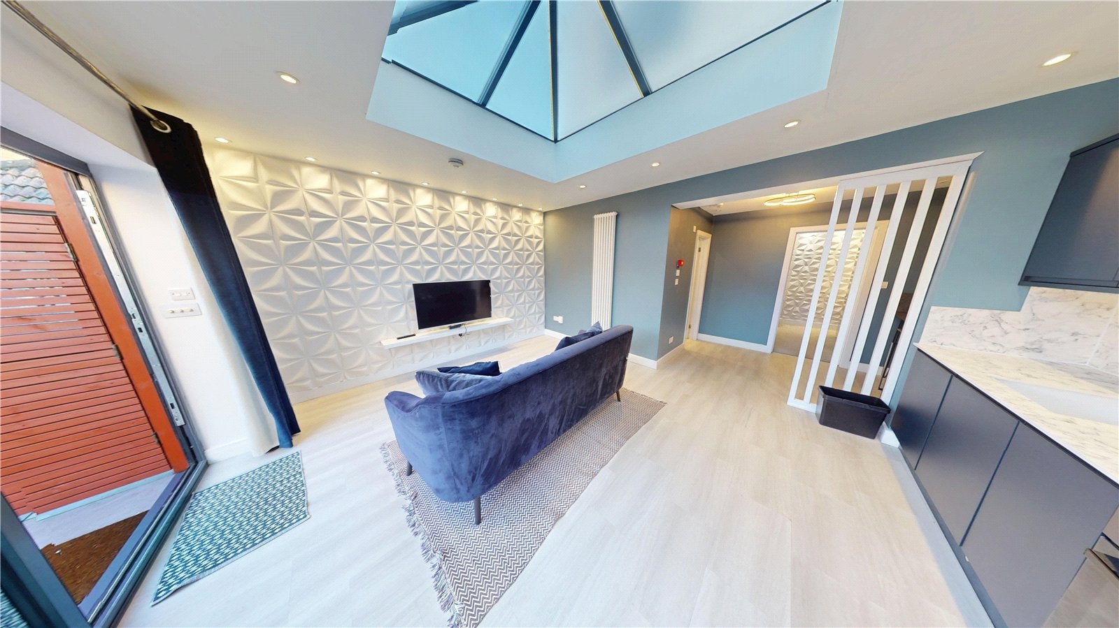 Flat Coldharbour Road in Bristol
