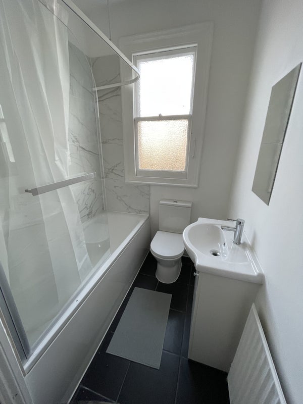 Room Cornwallis Road in Greater London